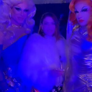 Priscilla Drag Instagram - Mi è sempre piaciuta, ma ora che l’ho incontrata e abbiamo chiacchierato mi piace proprio assai assai assai. 
Perché mi piacciono le persone vere, accoglienti e pure ribelli. 
È stato davvero bello incontrarti @real_brown ❤️

NB Nessun animale è stato maltrattato per realizzare questo post: Emma indossa una pelliccia ecologica. 

#emmamarrone
#festivaldisanremo 
#tvsorrisiecanzoni 
@lina.galore
