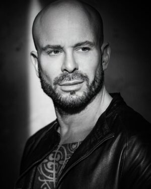 Priscilla Drag Instagram - Guardo il mondo da diverse prospettive. 
Per essere libero. 
E vivo.

Foto @andreaciccale 

#actor
#shooting