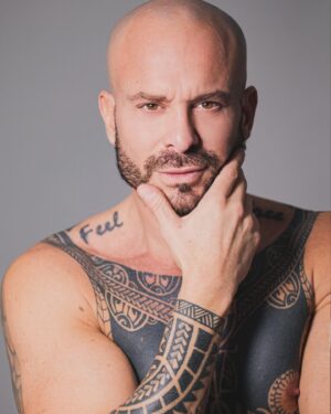 Priscilla Drag Instagram - Ho imparato ad accogliermi e ad amarmi. 
Ho imparato a mostrarmi con orgoglio in tutte le mie sfumature.
Ho imparato a non nascondere più le mie insicurezze, ma a viverle e mostrarle senza paura del giudizio. 
Ho imparato ad essere ME. 

Foto @andreaciccale 

@lucadinardofficial 
@cdastudiodinardo 

#actor
#feelfree
#beproud 
#enjoyyourlife