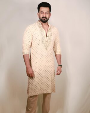 Prithviraj Sukumaran Instagram - ✨✨✨Outfit @faabiianaindia 
Styled by @theanisha
Photo @siddhant_singhvi