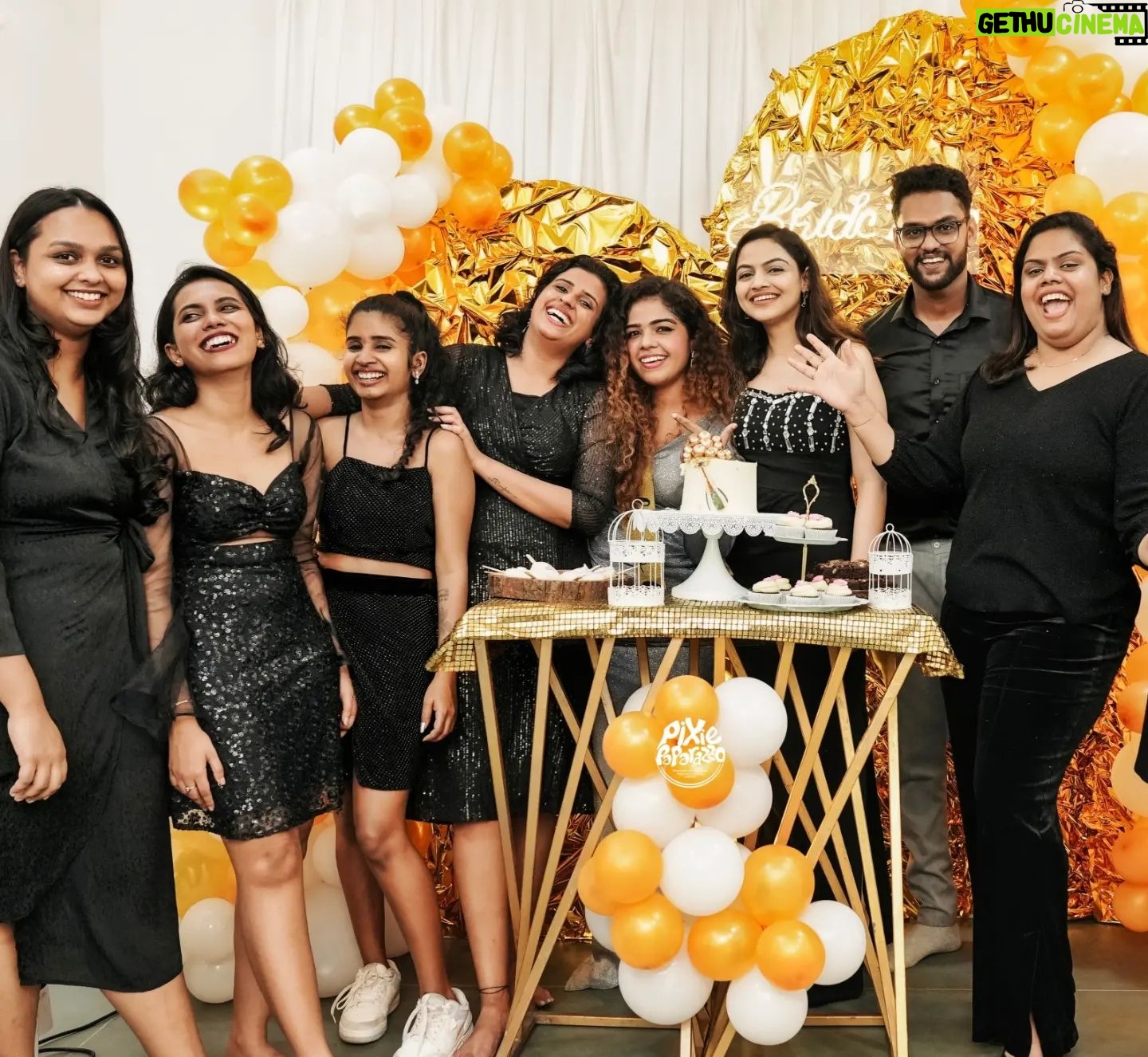 Priya Jerson - 84.3K Likes - Best shower of my life🎉❤️🥳
📸 : @pixie_paparazzo_wedding
@v___pooja @gaya_gayu @beulyn_furtel @anncelinerajan @sumaya_hussainpk @__.saniyya.___ @remyashais_ @deepal_naik @the_lucid_dremer 😘😘 best day with my favs🙈