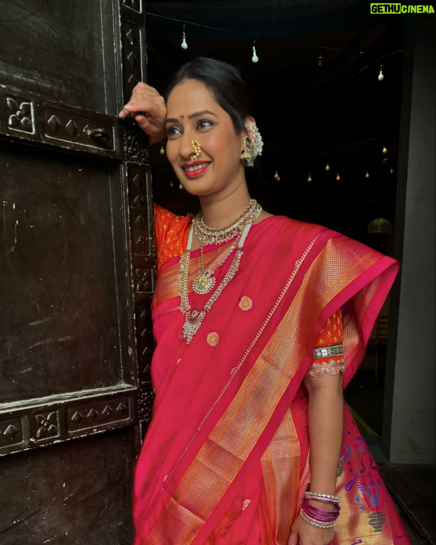 Priya Marathe - 31.6K Likes - गुलाबी साडी आहे पण गाणं वेगळ.. 😊
