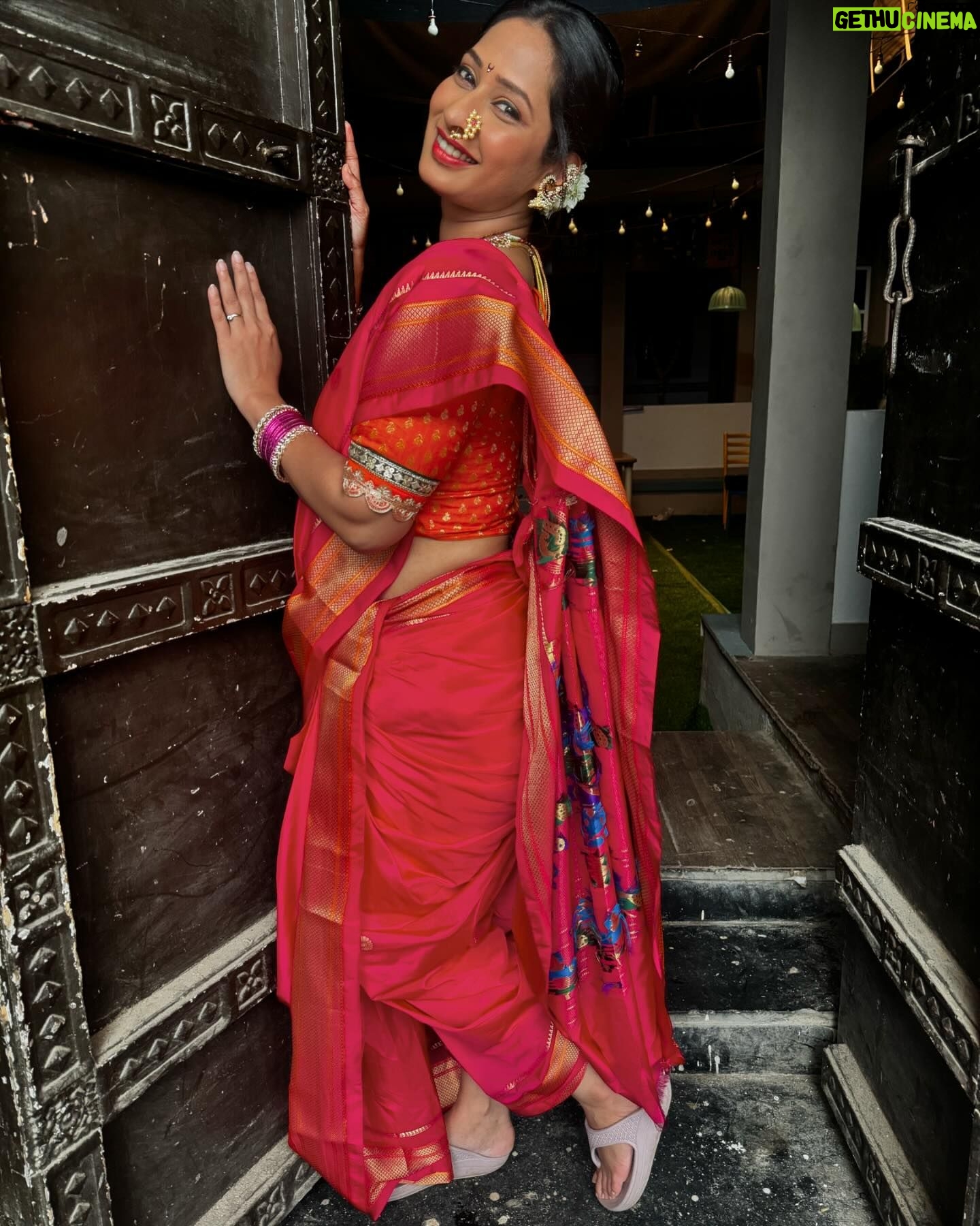 Priya Marathe - 31.6K Likes - गुलाबी साडी आहे पण गाणं वेगळ.. 😊
