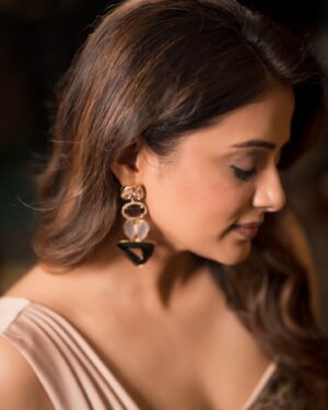 Priyamani Instagram - #69thSOBHAFilmfareAwardsSouth2024 with Kamar Film Factory @filmfare 
.
Outfit - @poojapeshoriaofficial @viralmantra
Earrings - @curiocottagejewelry 
Styled by @theitembomb
MUAH : @pradeep_makeup @shobhahawale
📸 @v_capturesphotography
