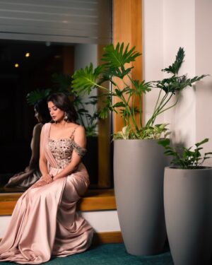 Priyamani Instagram - #69thSOBHAFilmfareAwardsSouth2024 with Kamar Film Factory @filmfare 
.
Outfit - @poojapeshoriaofficial @viralmantra
Earrings - @curiocottagejewelry 
Styled by @theitembomb
MUAH : @pradeep_makeup @shobhahawale
📸 @v_capturesphotography