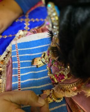 Priyanka Pandit Instagram - Mehandi lag gai lado ko 😍balihar meri pyariju 🥰