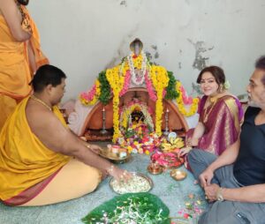 Priyanka Upendra Instagram - Nagarapanchami habba da Shubhashaya🙏🏻🙏🏻🙏🏻 @nimmaupendra @aayushuppi @niranjansudhindra @sudhindra999 @veenasudhindra @nidarshan_sudhindra @anusuya_bm