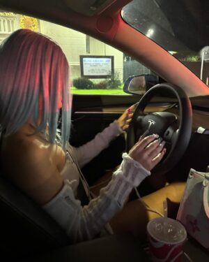 Prymrr Instagram - is tha my bestie inna tesi 🚙💨