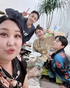 Pung-ja Instagram - 파자마파티🔥

#내편하자3