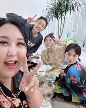 Pung-ja Instagram - 파자마파티🔥

#내편하자3