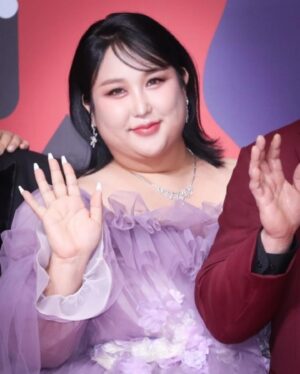 Pung-ja Instagram - 🏆SBS 연예대상 베스트팀워크상

먹찌빠 많은 분들이 웃음을 위해 노력하고 있습니다.
더 많은 사랑 부탁드려요💕