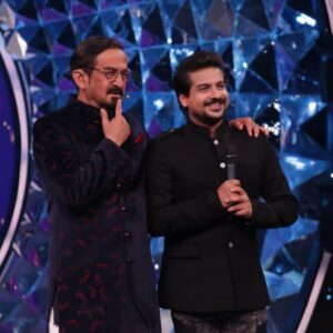 Pushkar Jog Instagram - Happy birthday @maheshmanjrekar sir 🥳💐. Have a wonderful birthday .. #maheshmanjrekar #pushkarjog #birthday #newpost #insta #instagood #instamood  Want to see me and Mahesh sir together in a film ?