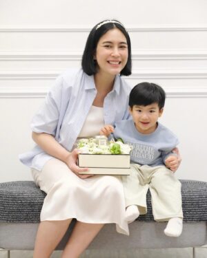Puttichai Kasetsin Instagram - เซตนี้ผมดูเป็นหนุ่มมั๊ยครับ ซ้อมใหญ่รอวันแม่ครับ คลิปสุดท้าย บอกรักแม่ หม่ามี้ถูกใจใหญ่เลยคร้าบบบบ 🤣🙏🏼🩵

Shot by ป่ะป๊าเองครับผม 😎

#พีร์เจ1ขวบ8เดือน #pjpjpitt1y8m