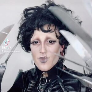 Pythia Instagram - I made you something! 🥺🖤 #edwardscissorhands #makeup #halloween #halloweenmakeup #timburton