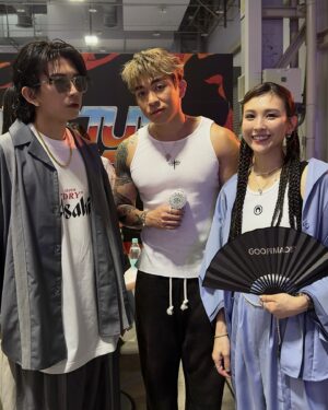 Queen Wei Instagram - — GQ Style Fest 2024 —

我手機裡僅有的幾張珍貴合照（哈）。

-

感謝邀請，感謝我們有GQ Style Fest，
每一年可以參與這樣關於潮流關於音樂關於流行的活動，
真的非常幸福！

辛苦了所有的工作人員，
所有完成這場活動的大家都值得無數個Respect！

-

今年更感動的事情還有，
越來越多人穿著RETEM03的服裝來參加活動，
不管是不是衝著我來的都好，
反正你們穿著來就是給我給RETEM03最無敵的肯定。

努力是會上癮的，
尤其是被越來越多人真心的肯定和喜歡，
謝謝你們不斷的選擇我們。

-

已經在期待明年了。

／

#GQStyleFest2024 #GQ潮流文化祭 
#林先林太 #retem03 
#我錯過那天的太陽