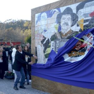 Quim Barreiros Instagram - É de coração emocionado que agradeço à família Cunha e à Fundação Santoinho pela homenagem na nova Praça das Concertinas. Por tudo que fizeram por mim e, mais importante ainda, por manterem vivos o folclore e valores minhotos, um grande OBRIGADO.