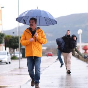 Quim Barreiros Instagram - Bom dia! Finalmente temos chuva, não é verdade? 🌧️ Não se esqueçam: poupem água!