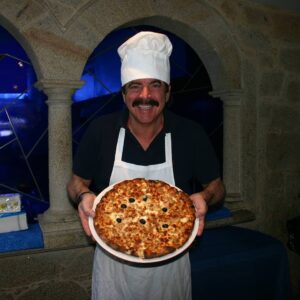 Quim Barreiros Instagram - Quero acreditar que há por aí um Mário Barreiros na Itália que dedica a vida a fazer pizza com extra pepperoni 😋
