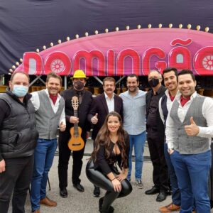 Quim Barreiros Instagram - Hoje estou toda a tarde a dar-lhe com os meus amigos no Domingão da @sicoficial ! 
@augusto_canario_e_amigos @tiagosilvamusica @sonsdominho e muittos outros!