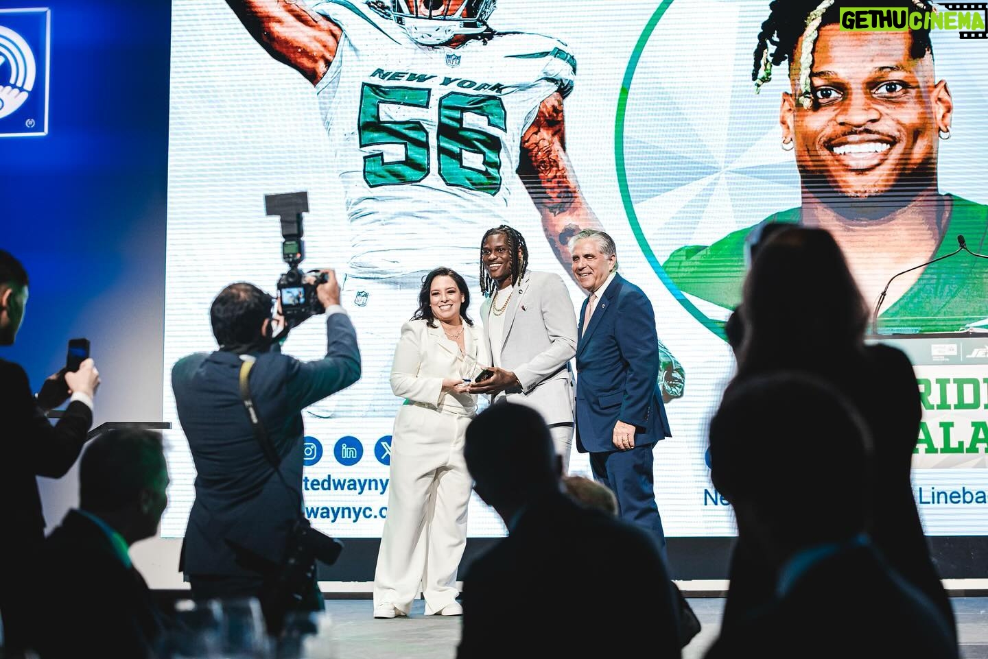 Quincy Williams - 7.1K Likes - Last night I had the opportunity to represent something more than myself. I was fortunate enough to be recognized as the Jets’ recipient of the United Way of New York’s Hometown Hero award at the 2024 Gridiron Gala. I accepted this award on behalf of those that inspire me every day…my family, my teammates and most importantly my mother.
@unitedwaynyc #gridirongala @nyjets
📸: @sarahsnyderphoto