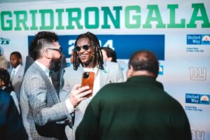 Quincy Williams Instagram - Last night I had the opportunity to represent something more than myself. I was fortunate enough to be recognized as the Jets’ recipient of the United Way of New York’s Hometown Hero award at the 2024 Gridiron Gala. I accepted this award on behalf of those that inspire me every day…my family, my teammates and most importantly my mother.   

@unitedwaynyc #gridirongala @nyjets 

📸: @sarahsnyderphoto