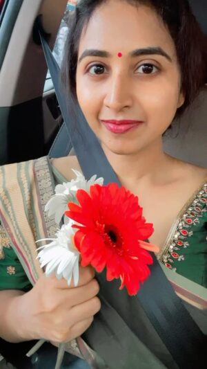 RJ Ananthi Instagram - Being a Re-Actor 😬