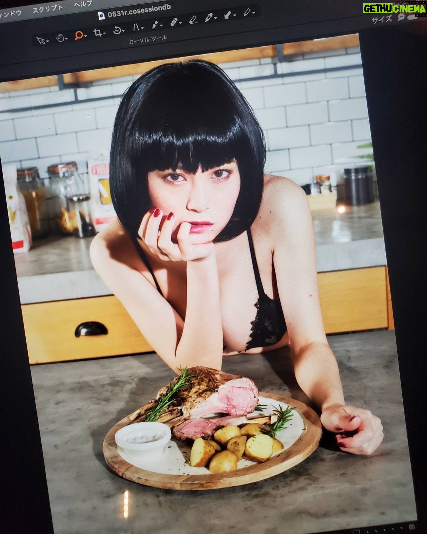RaMu - 4.9K Likes - 【写真集発売イベントやります🔥】
3rd写真集発売記念として、発売イベントやります!
RaMuが直接写真集をお渡しさせて頂きます🫠
明日10時~予約開始です!