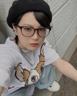 RaMu Instagram - ちょっととある美容整形をしてきてお顔が腫れてるので今日はメガネ！
詳細は後日YouTubeに上げるぜー！