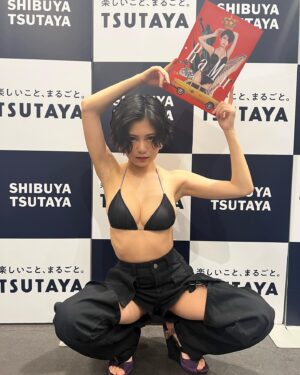 RaMu Instagram - 【今日は大阪でイベント】

今日1/9 13:00~
大阪 戎橋TSUTAYA にて

カレンダー発売イベントやります( ᐛ👐)✨

購入してくれた方には直接カレンダー手渡しさせていただきます！！！

飛び込み参加OKです🙆🏻‍♀️

イベント詳細↓↓↓

■開催日時
2023年1月9日（月・祝）13:00～
 
■会場
TSUTAYA EBISUBASHI 5Fイベントフロア
〒542-0071　大阪府大阪市中央区道頓堀1-8-19
 
■集合場所
TSUTAYA EBISUBASHI 4F 催事フロア
 
■対象商品
RaMu2023年カレンダー
定価：2,750円（税込）
 
■特典
1冊券：サインなしカレンダー1冊
2冊券：直筆サイン入りカレンダー1冊、サインなしカレンダー1冊、ツーショット写真1枚撮影
3冊券：直筆サイン入りカレンダー1冊、サインなしカレンダー2冊、ツーショット写真1枚撮影、10秒撮影タイム
5冊券：宛名・直筆サイン入りカレンダー1冊、サインなしカレンダー4冊、ツーショット写真1枚撮影、30秒撮影タイム
 
■ご案内
商品はイベント当日に会場にてお渡しいたします。