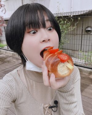 RaMu Instagram - 草加にコロネ屋さんできてる！！
めちゃウマ！んで安い！！

 #1万いいね旅
 #埼玉の逆襲
 #いいねください
 #sosocafe 
 #みなさんのいいねでロケ資金貰えます