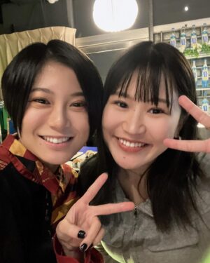 RaMu Instagram - 今日は大阪某所で開催されてる
JJのイベントに参加してきたぞ！！

ジャスミン焼酎のジャスミン茶割りっていう飲み方らしい！
ジャスミンの香りがめちゃくちゃ上品で、ジャスミン好きにはたまらん飲み方！！

会場もジャスミンの香りが充満してて、ミステリアスな案内人もいた😂😂かわち

今は懐かしきvine仲間の大関れいかちゃんもいた！！！！アツ！！！お酒で繋がるとは！！笑

12月15日(金)〜12月16日(土)の2日間限定開催だから、みんな謎を解いて参加してみてちょー^_^

謎は大阪アメ村のOOHやJJサイトにあるよ〜

#JJトハナニカ
#サントリー
#PR