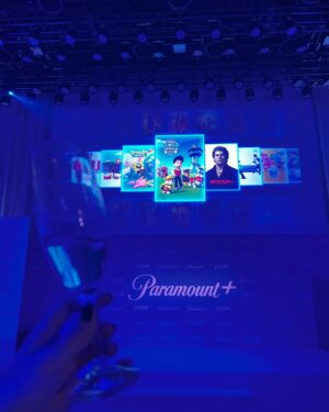 RaMu Instagram - #paramount  ローンチパーティにご招待頂いたぞー！
ウェルカムドリンクが青いシャンパン！
スポンジ・ボブもいた〜！思ったより小柄で持ち運べそう！

食べ物もお酒も美味しい

スタートレックシリーズ見たいのでパラプラ入りやす！！！

 #パラプラ
 #パラプラはじまる
 #pr