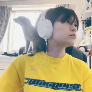 RaMu Instagram - 動画編集中のアタイとメロ
(すっぴんでごめんね)

#ミーアキャット
#meerkats