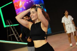 Raashi Khanna Instagram - I promise, I rehearsed. Sort of. Mostly, I just laughed a lot and hoped for the best. Behind the scenes of the onstage chaos at the 69th SOBHA Filmfare Awards South 2024.

@filmfare @sobhaltd @greenplyplywood @preganews 

#69thSOBHAFilmfareAwardsSouth2024 #filmfare