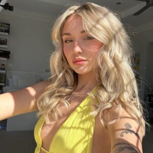 Rachael Evren Instagram - Guess my favourite colour 💛🌻⭐️💐