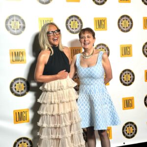 Rachael Harris Instagram - Was asked to host the @locationmanagersguild awards this weekend and had the very best time! 

Here’s a little #bts glimpse! 

Huge shout out to  @groovyshelly 🌸
So wonderful getting to work with you. 
Truly💗
