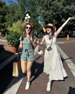 Rachel Brosnahan Instagram - 🦀 szn