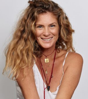 Rachel Hunter Instagram - Since entering the public eye in the ‘90s, Rachel Hunter has worked extensively in film and television, graced the covers of the world’s most famous magazines - including Vogue, Elle and Sports Illustrated - and now trains and teaches extensively in the realms of yoga and meditation.

She’s undoubtedly one of Aotearoa’s favourite daughters and, like any member of the whānau, you miss them if they’re away too long. 

Frank is bloody chuffed to be working with ‘Our Rach’ and we’re looking forward to seeing lot more of her around here.