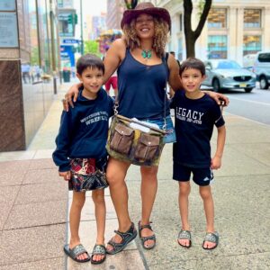 Rachel True Instagram - Everybody in this pic is mixed & I hope it breaks a dump republican’s brain because this is America 🥳🤩🥳
2 summers ago in NYC w/ my fav twins Johnny & Ollie  @twinjas_official 💓😘
I’m Black & Jewish w/ Scandinavian & some Chinese thrown in ⭐️ & the twins are Chinese, Italian & Jewish 
& we know exactly who we are ⭐️
we are a melting pot which was how America was described when I was a kid 💥
#racheltrue #twinjas 
💥photo by their dad @stevenhostunts 😘