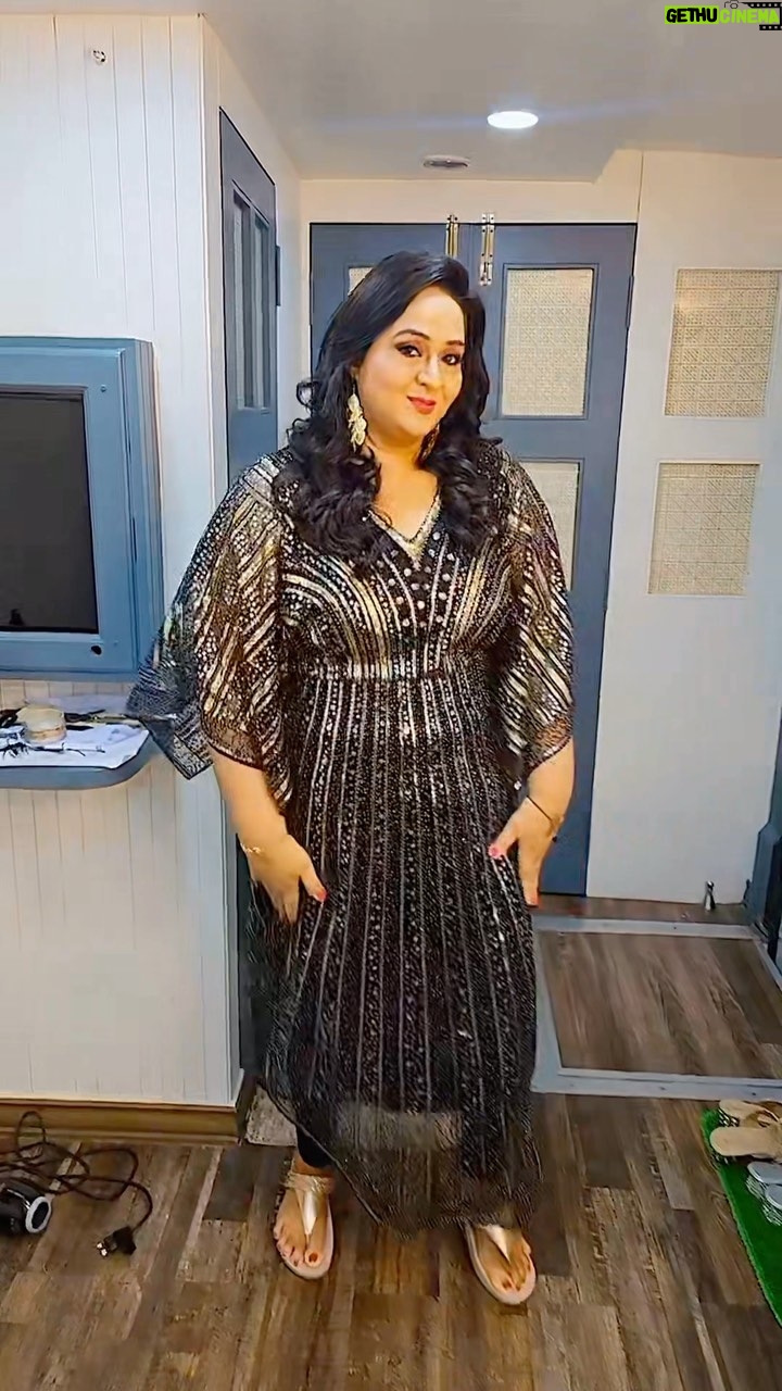 Radha - 38.8K Likes - Ala appudappudu maa caravan lo we keep up to trend for timepass. 💘
For #neethonedance2
Stylist @kirthana_sunil
#achoacho #radhanair #radha