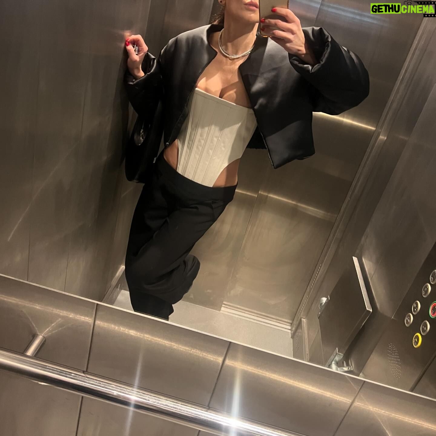 Radka Třeštíková - 5.6K Likes - elevator photo dump