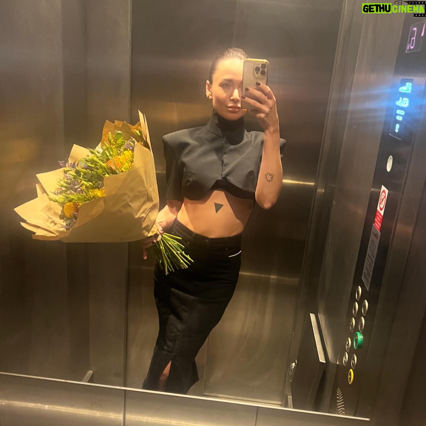 Radka Třeštíková - 5.6K Likes - elevator photo dump