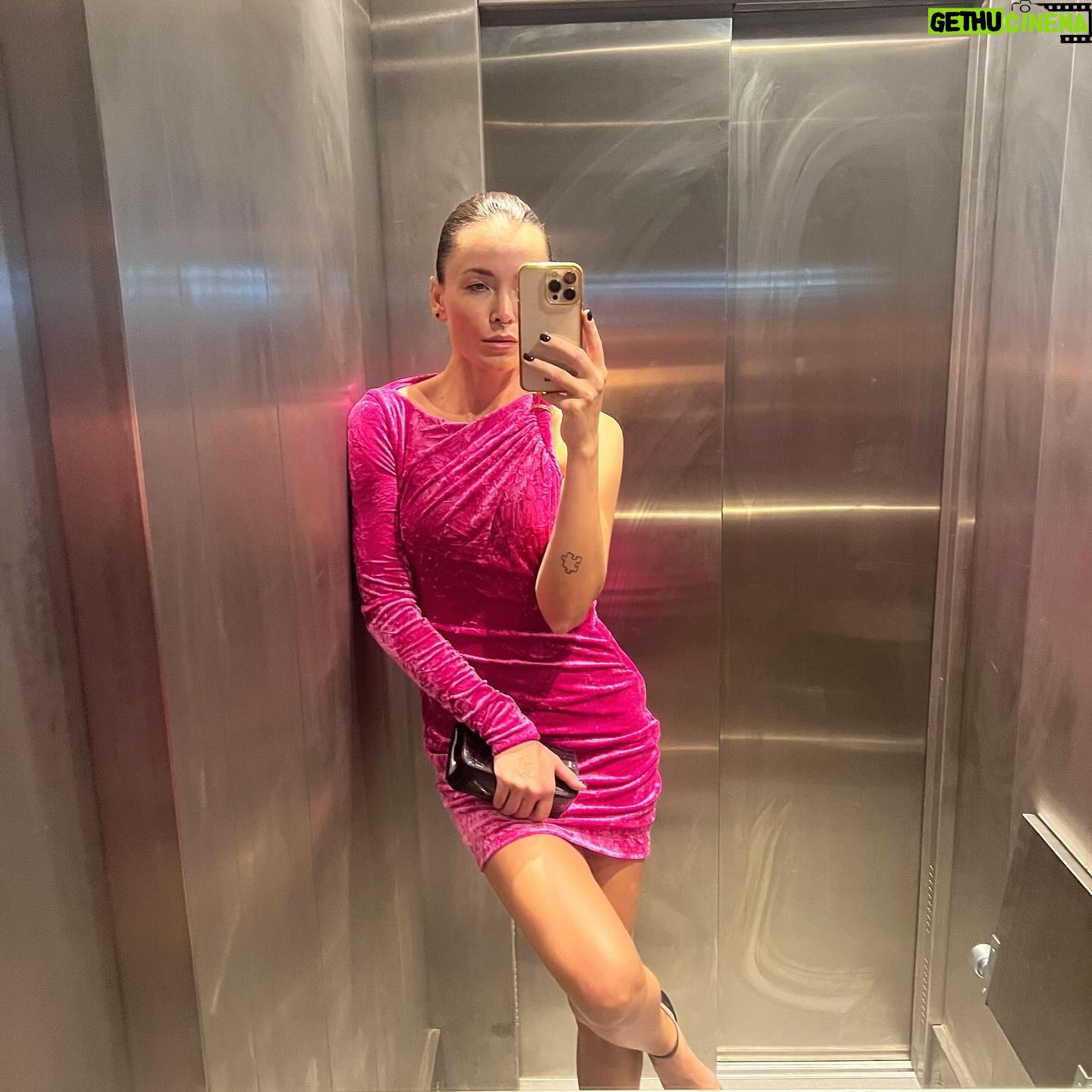 Radka Třeštíková - 5.6K Likes - elevator photo dump