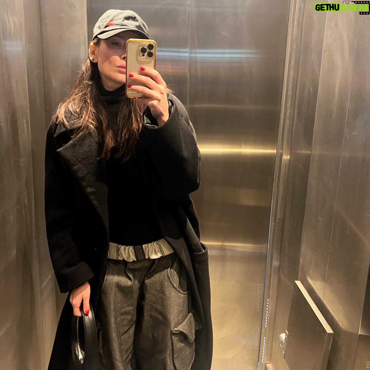 Radka Třeštíková - 5.6K Likes - elevator photo dump