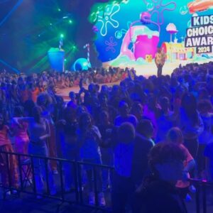 Raegan Revord Instagram - Favorite family tv show!!! 🏆 thank you to all the fans that voted and for all the love and support over the years! Thank you @kidschoiceawards and @nickelodeon for having us. 🫶

Hair: @claytonhawkins 
Makeup: @allanface 
Nails: @nails_of_la 
Style: @dolcegabbana