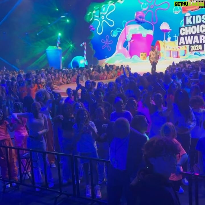 Raegan Revord - 370.5K Likes - Favorite family tv show!!! 🏆 thank you to all the fans that voted and for all the love and support over the years! Thank you @kidschoiceawards and @nickelodeon for having us. 🫶
Hair: @claytonhawkins
Makeup: @allanface
Nails: @nails_of_la
Style: @dolcegabbana
