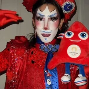 Rafael León Instagram - Bienvenue à Paris 🇫🇷 ✨
#Paris2024 #juegosolimpicos #olympicgames #paris #olympicmascot #olympicgamesparis #drag