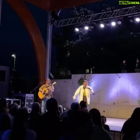 Rafaëlle Roy - 6.6K Likes - Late night recap des derniers jours qui ont été CRAZY!!!!!!!(!!!)
En ordre:
• Chanter du Céline à @bonsoirbonsoirrc (mes boucles d'oreille en fleur sont de @alamain_mtl, je me le suis fait demander 50000 x!!! 😋🌼)
• Faire un show sur 2h de sommeil & no nap time ☹️ BUT WE HAD A BLAST @traviscmusic 🤝🏼
• Performer live à Clermont avec la gang de @jonastomalty & friends (à refaire for sure!)
• Soundchecker au Soleil ☀️
• La Baie, merci pour l'accueil chaleureux!!!!! 🙏🏼
• Assurer la première partie de @2freres_officiel à @villedelavalqc — quel privilège de chanter avant ces humains d'exception ✨ (et j'ai essayé de subtilement dérouler le fil du micro entre 2 phrases... po facile hihi)
• Terminer la pre-prod de mon show full band pour notre première fois ever à Sherbrooke mardi prochain le 16! Who's there? 😌
Merci à toutes celles et tous ceux qui ont fait partie de ces souvenirs. Forever reconnaissante 🌻
Aux prochains shows! ❤️