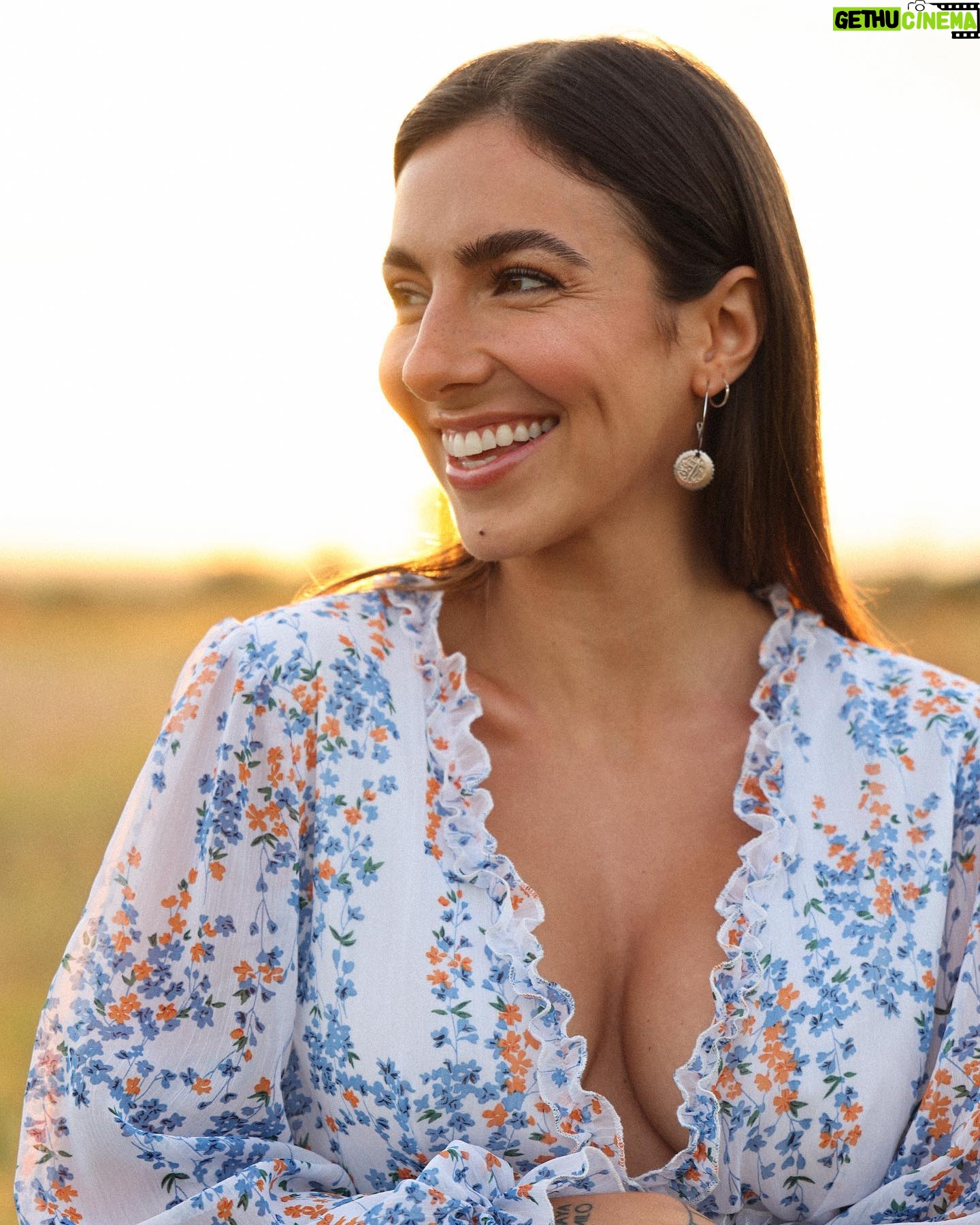 Rafaëlle Roy - 16.5K Likes - Photographe: @fusomusic
Sunrise: St-Eustache bb
Chevelure: post-partum
Craque: @drericbensimon
Nez: @pascale_charbonneau
Laquelle est ta pref? MIRCI BOCOU