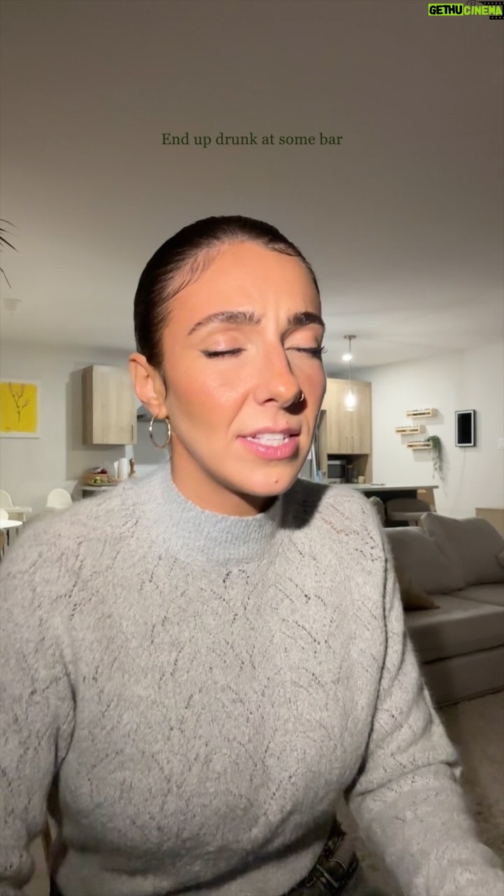 Rafaëlle Roy - 10.7K Likes - Avec mon besoin intrinsèque d’utiliser ma plateforme pour parler des choses qui importent réellement est aussi venu l’appel de manifester ma vérité ici encore à travers ce qui fait vibrer mon cœur : la musique. Ces mois à protéger ma paix, à mettre de l’énergie intentionnelle sur ma guérison et à me redécouvrir sans la pression des réseaux sociaux m’ont été extrêmement thérapeutiques. J’ai rencontré la petite Rafi d’avant qui ne vivait pas à travers la validation d’une centaine de milliers d’inconnu.es. Ça faisait trop longtemps que je l’avais oubliée. La beauté de l’existence, c’est qu’on devrait avoir la liberté et le choix de bifurquer. De recommencer. D’essayer, d’explorer, de retourner de bord ou même de se réinventer complètement. Et je pense que ça fait partie de mon processus d’évolution vers l’équilibre que de me permettre la nuance en continuant de cultiver cette grande partie de moi, ce message qui mérite d’être entendu, cette mission qui se doit de briller. J’ai un énorme privilège de pouvoir connecter à autant d’êtres humains. Et je crois que mon talent vient avec une responsabilité et un pouvoir. Je sens que de continuer à vous le partager est, pour l’instant, aligné au chemin que je marche maintenant. C’est intuitif. Et je m’écoute. Pas pour qui que ce soit d’autre que moi. Toutefois, si cette vidéo met un peu de lumière dans le cœur de quelques personnes, ça bercera le mien. Comme ce monde en a besoin…
Merci de m’accueillir. Merci de m’honorer dans mon parcours. Je vous aime infiniment.
Voici Thinking ‘Bout Love de @wildriversmusic
Avec toute ma bienveillance et dans la gratitude totale,
Rafi ☀️🌻